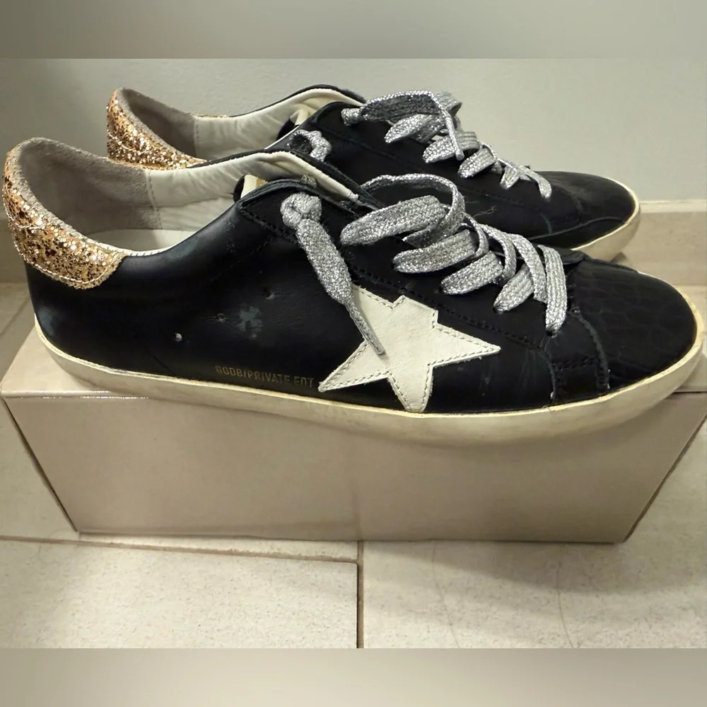 Golden Goose Super-Star Classic.  Black, white, gold.  Size 39. - Picture 4 of 9